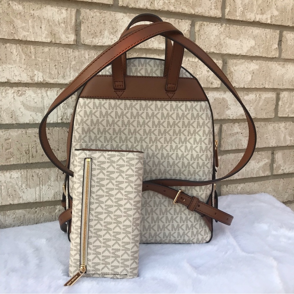 Michael Kors backpack and wallet - Picture 8 of 13
